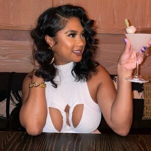 Women Twist Front Knitted Tank Top Sleeveless High Neck Cut Out Sweater Vest